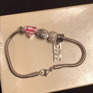 “Mom” charm bracelet